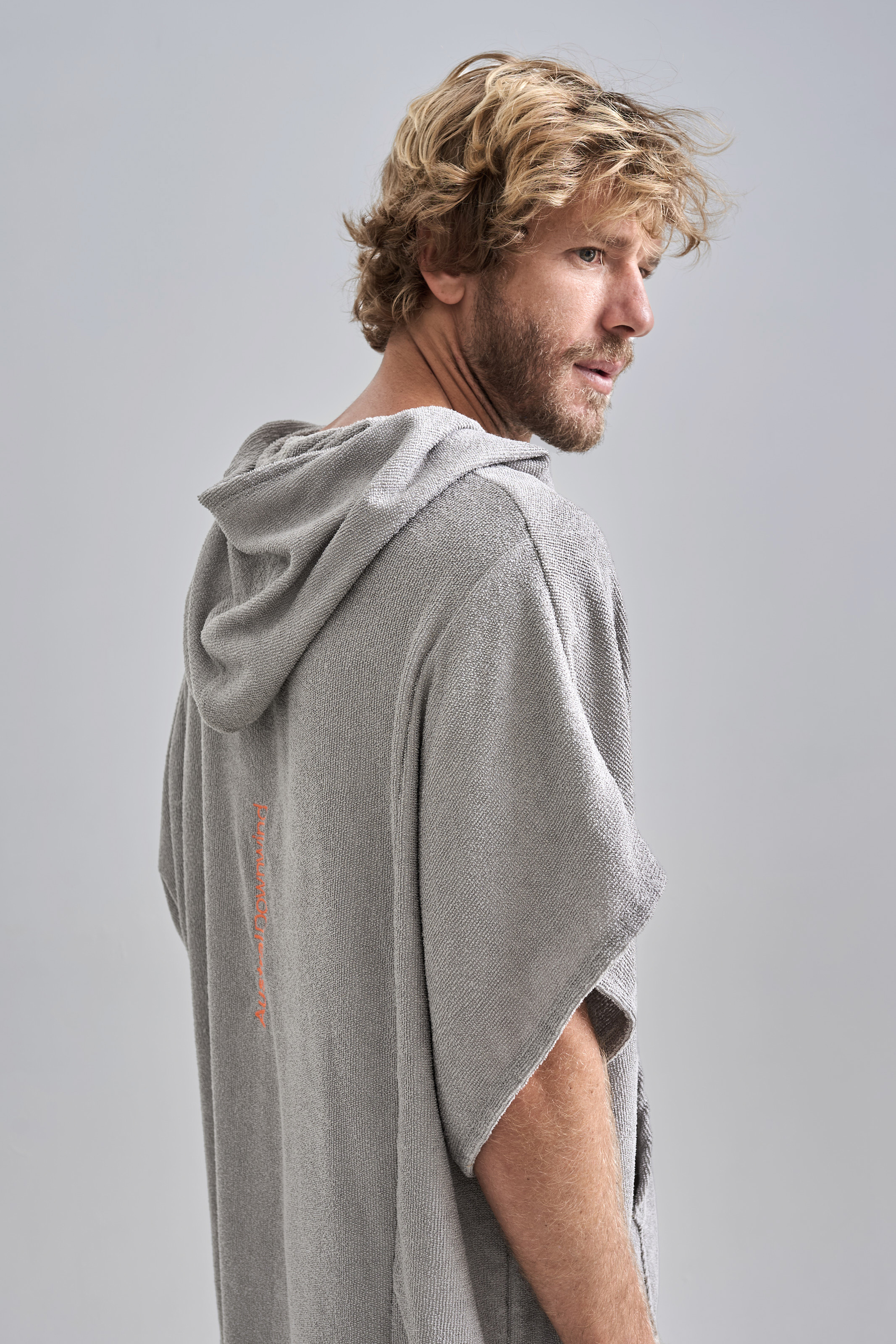 Poncho Downwind Cinza Escuro | Austral