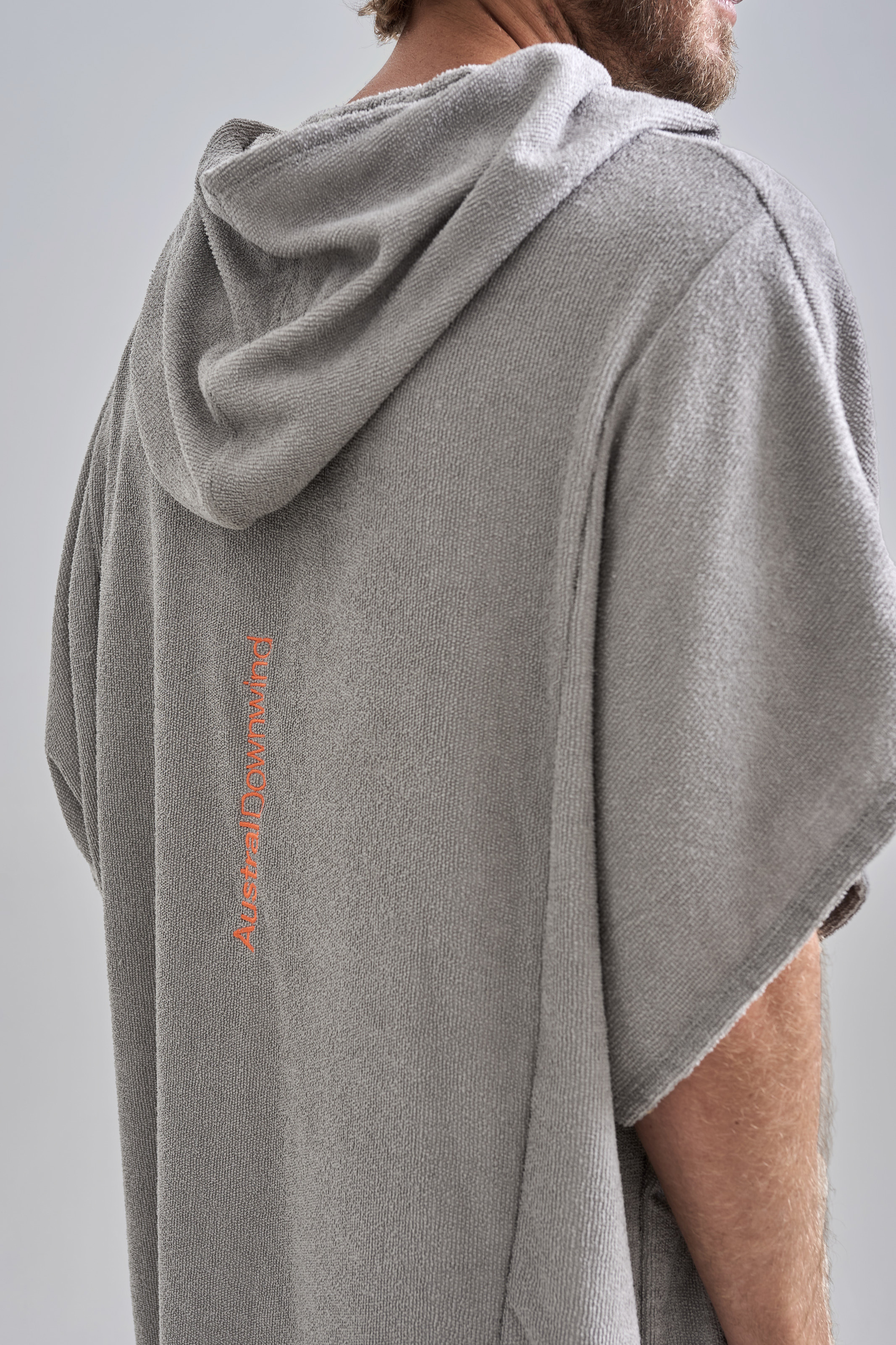 Poncho Downwind Cinza Escuro | Austral