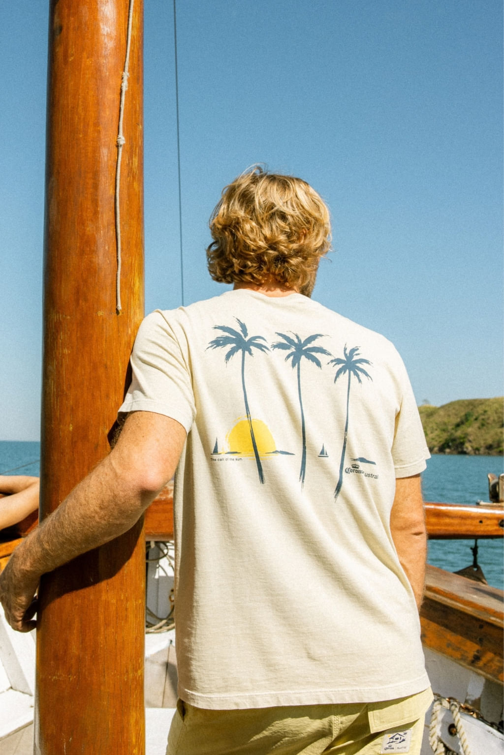 Camiseta Graphic Call Corona Stone Creme